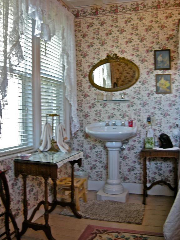 The Old Tower House Bed & Breakfast Северен Бенд Стая снимка