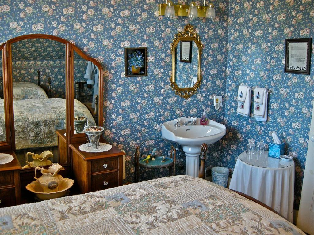 The Old Tower House Bed & Breakfast Северен Бенд Екстериор снимка