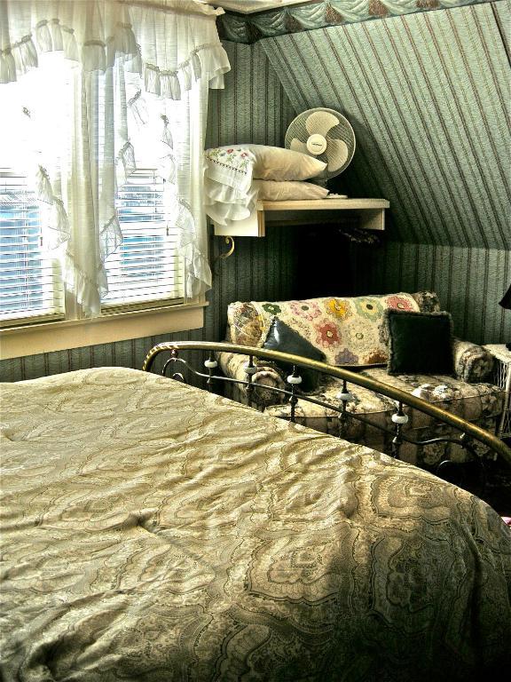 The Old Tower House Bed & Breakfast Северен Бенд Стая снимка