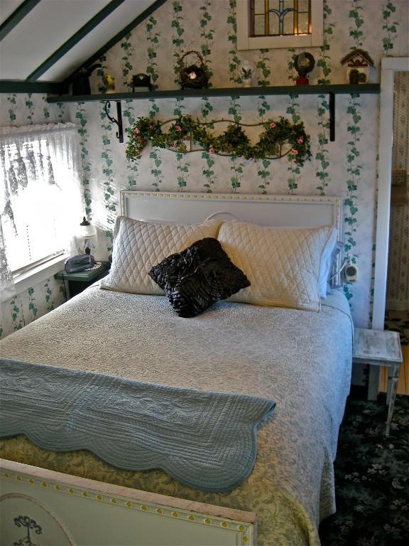 The Old Tower House Bed & Breakfast Северен Бенд Стая снимка