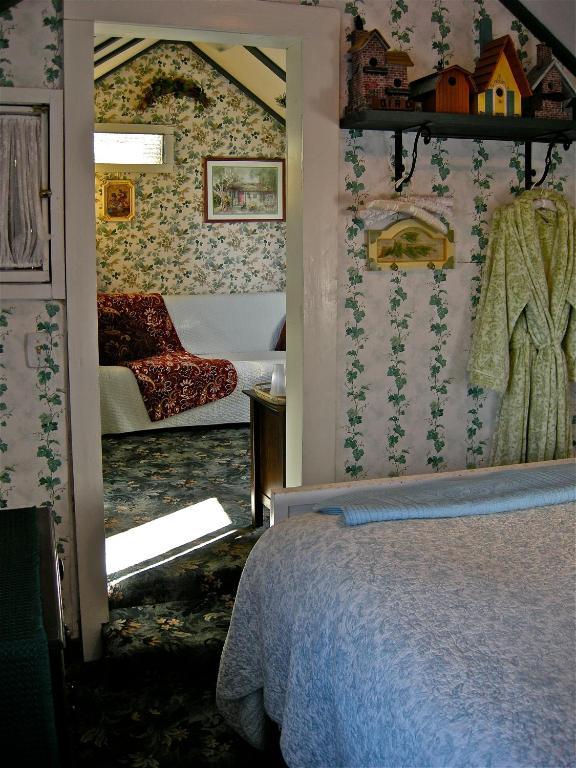 The Old Tower House Bed & Breakfast Северен Бенд Стая снимка